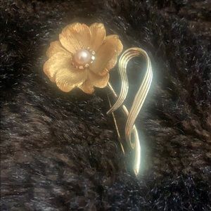 Vintage Boucher flower brooch 2065